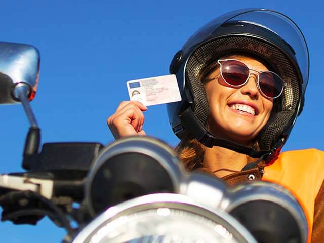 Jeune fille permis moto VIALEARN Moto